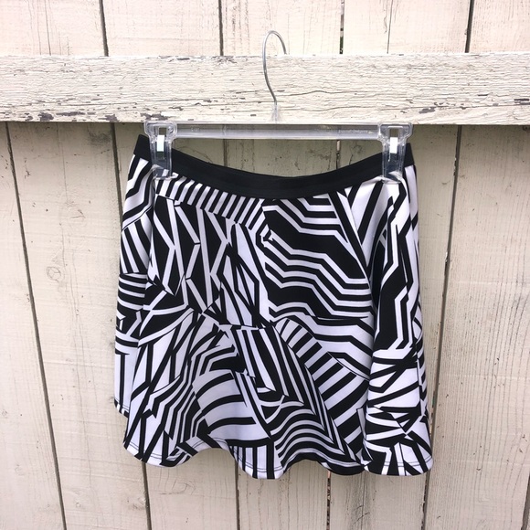 Black and white Patterned skater girl skirt - Picture 1 of 2